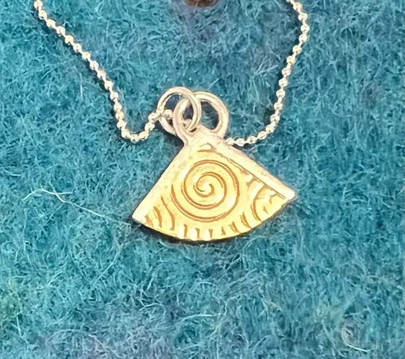 Fan Pendant Necklace 1