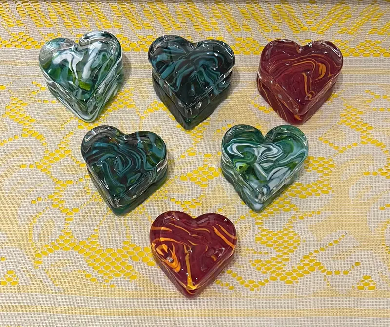 Kingston Glass Studio Sweetheart Paper Weight 1