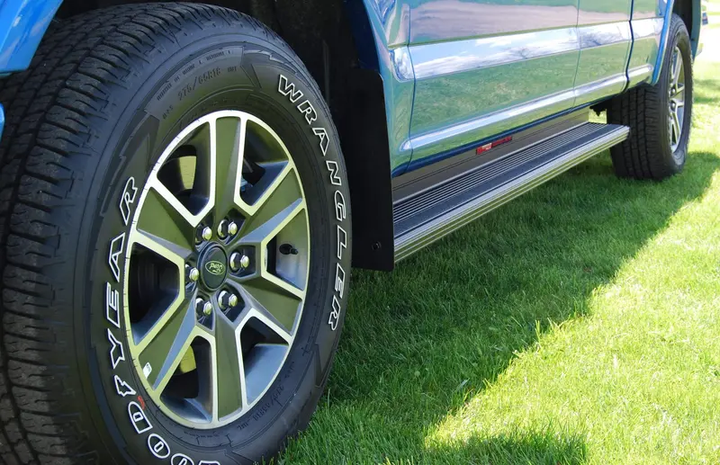 Owens Products Classicpro Extruded Aluminum Running Boards (4", Black, Fits 2015–2018 Ford F-150 Supercab) 1